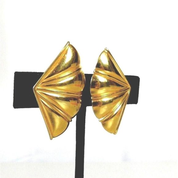 Vintage Monet Fan Polished Gold Tone Clip on Earrings Womens Fashion Jewelry - Picture 3 of 7